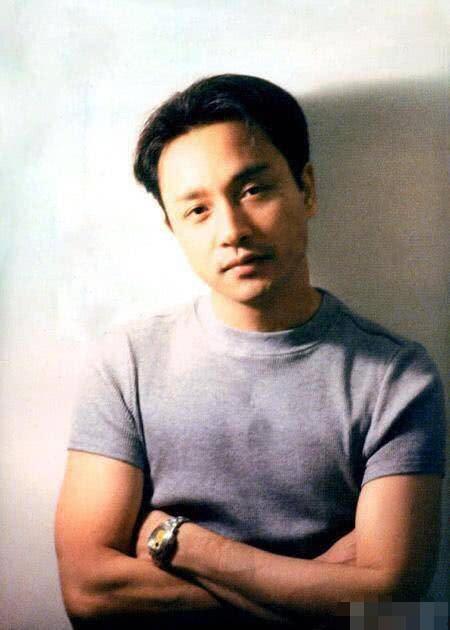 张国荣 小明星,从“小明星”到永恒的传奇