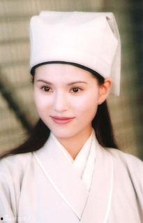 明星帝国李若彤,从“小龙女”到时尚女神，明星帝国的璀璨传奇