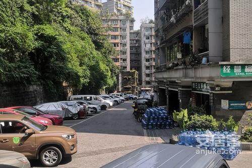 重庆网红城市江边小区,漫步时光，品味山城魅力