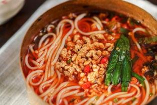 泰州网红小锅米线服务,一口香浓，回味无穷的美食传奇