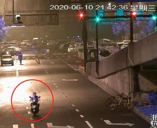 吃瓜男子被警察找,吃瓜男子意外卷入警局风云