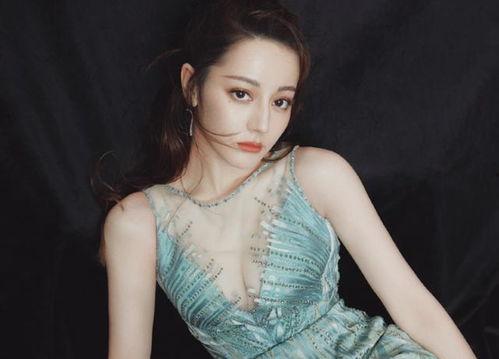 迪丽热巴八卦最新爆料,恋情曝光？事业再攀高峰背后的秘密揭晓